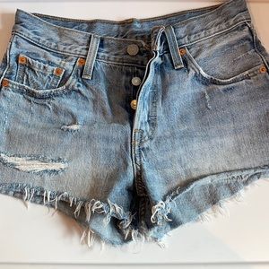 Woman’s Levi 501 Jean shorts